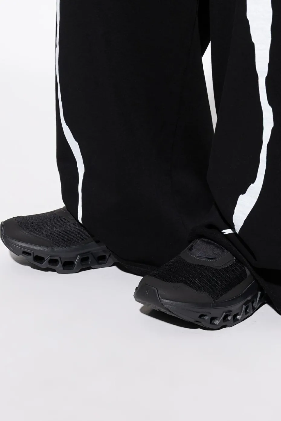 On Running CZARNY Buty sportowe `Cloudmonster Void`