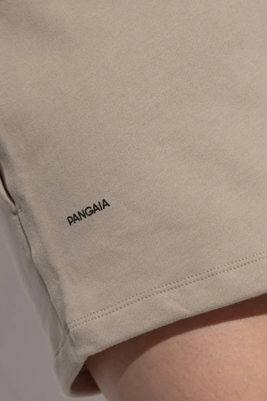 Pangaia beżowy Szorty z logo