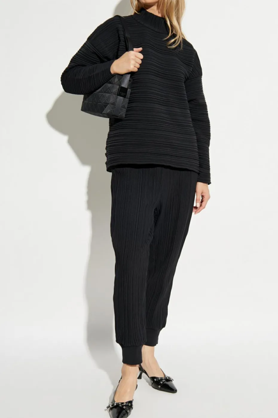 Pleats Please Issey Miyake CZARNY Plisowany top ze stójką
