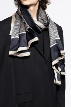 Saint Laurent beżowy Jedwabny szal