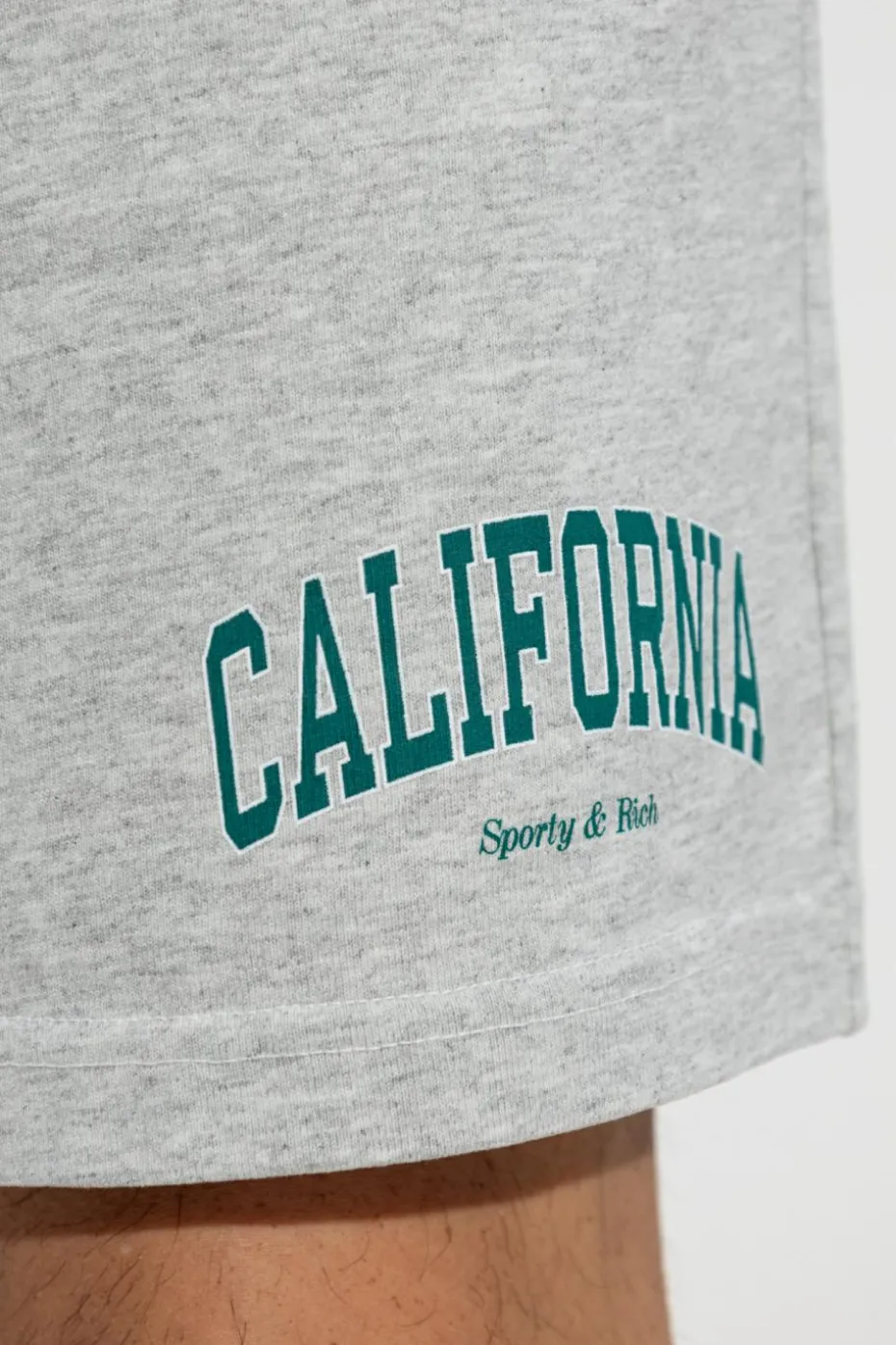 Sporty & Rich SZARY Szorty `California`