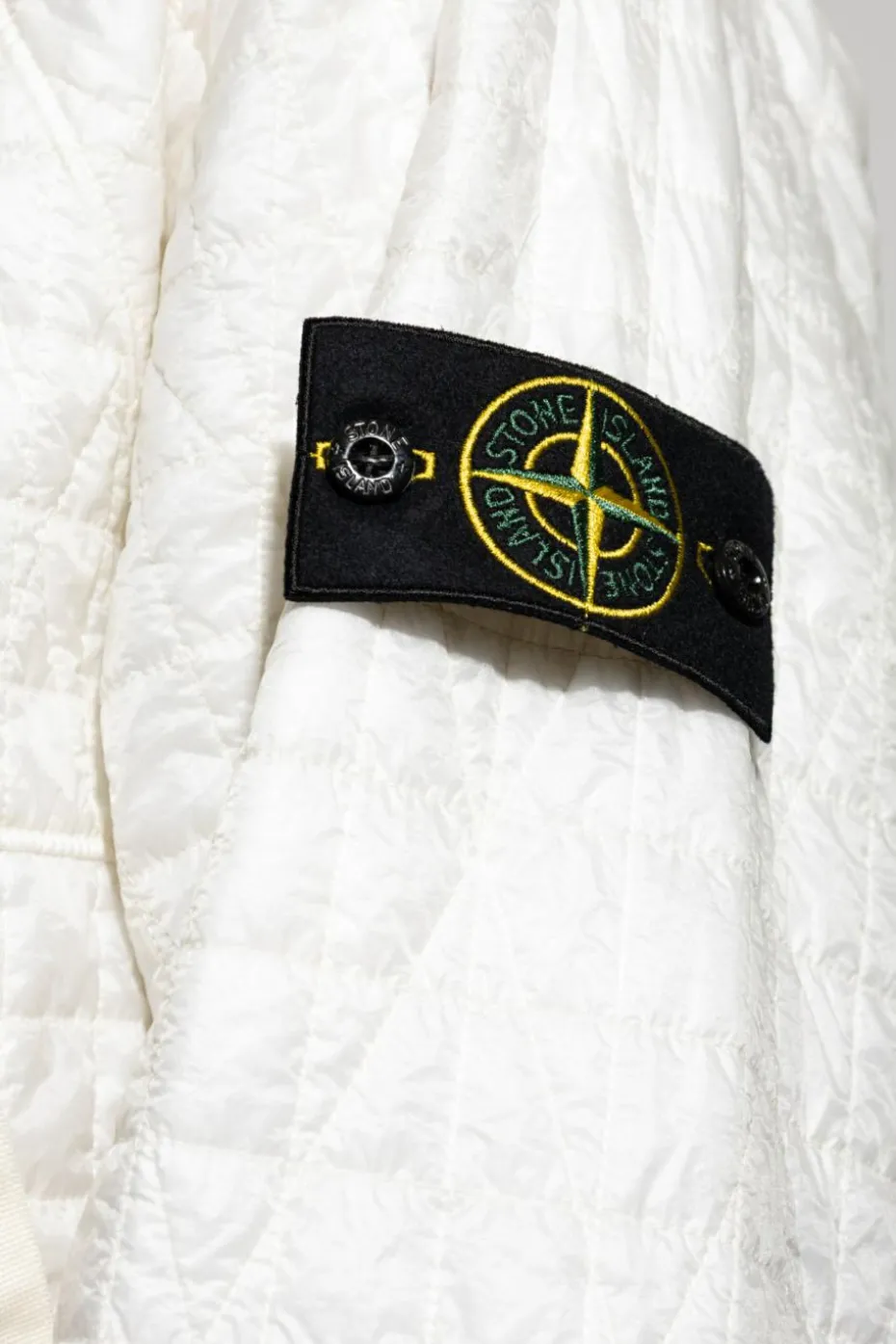 Stone Island kremowy Pikowana kurtka z odpinanym kapturem