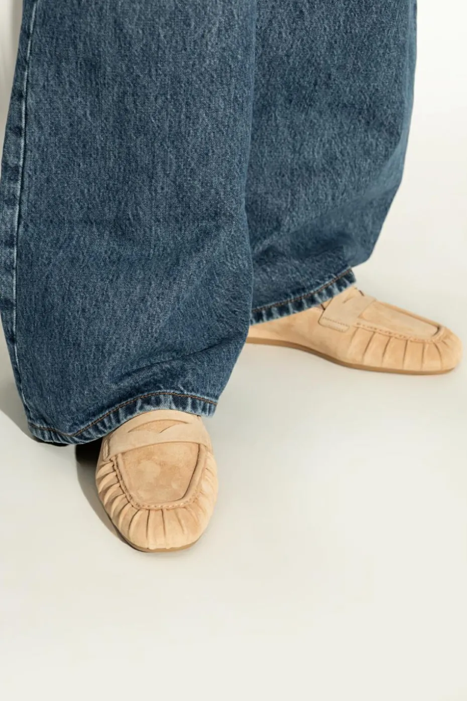 Stuart Weitzman beżowy Loafersy `Brooks`