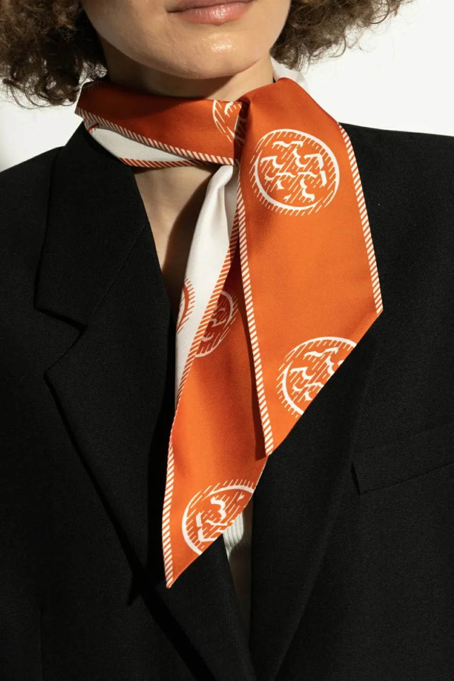Tory Burch POMARAŃCZOWY Jedwabna apaszka z logo