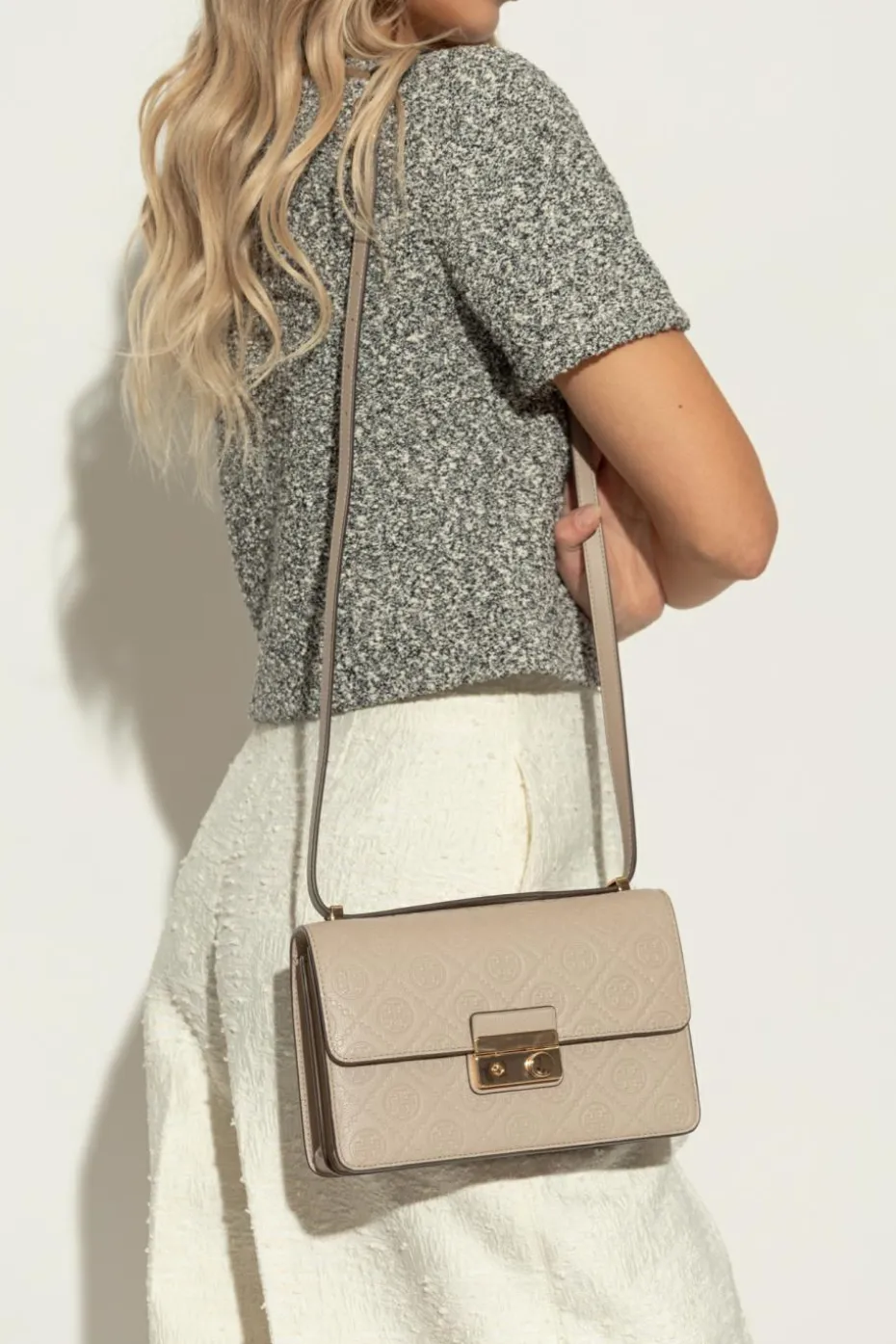 Tory Burch SZARY Torba na ramię `T Monogram Pebble`