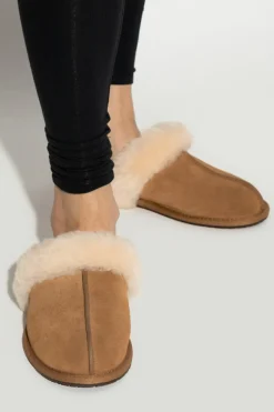 UGG BRĄZOWY Kapcie ‘Scuffette II’
