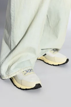 Veja kremowy Buty sportowe `Dekkan ALVEOMESH`