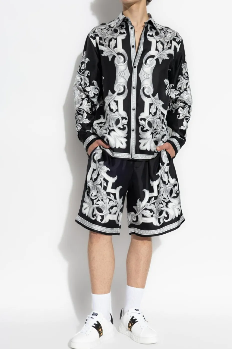 Versace CZARNY Jedwabne szoty z nadrukiem `Architectural Baroque`