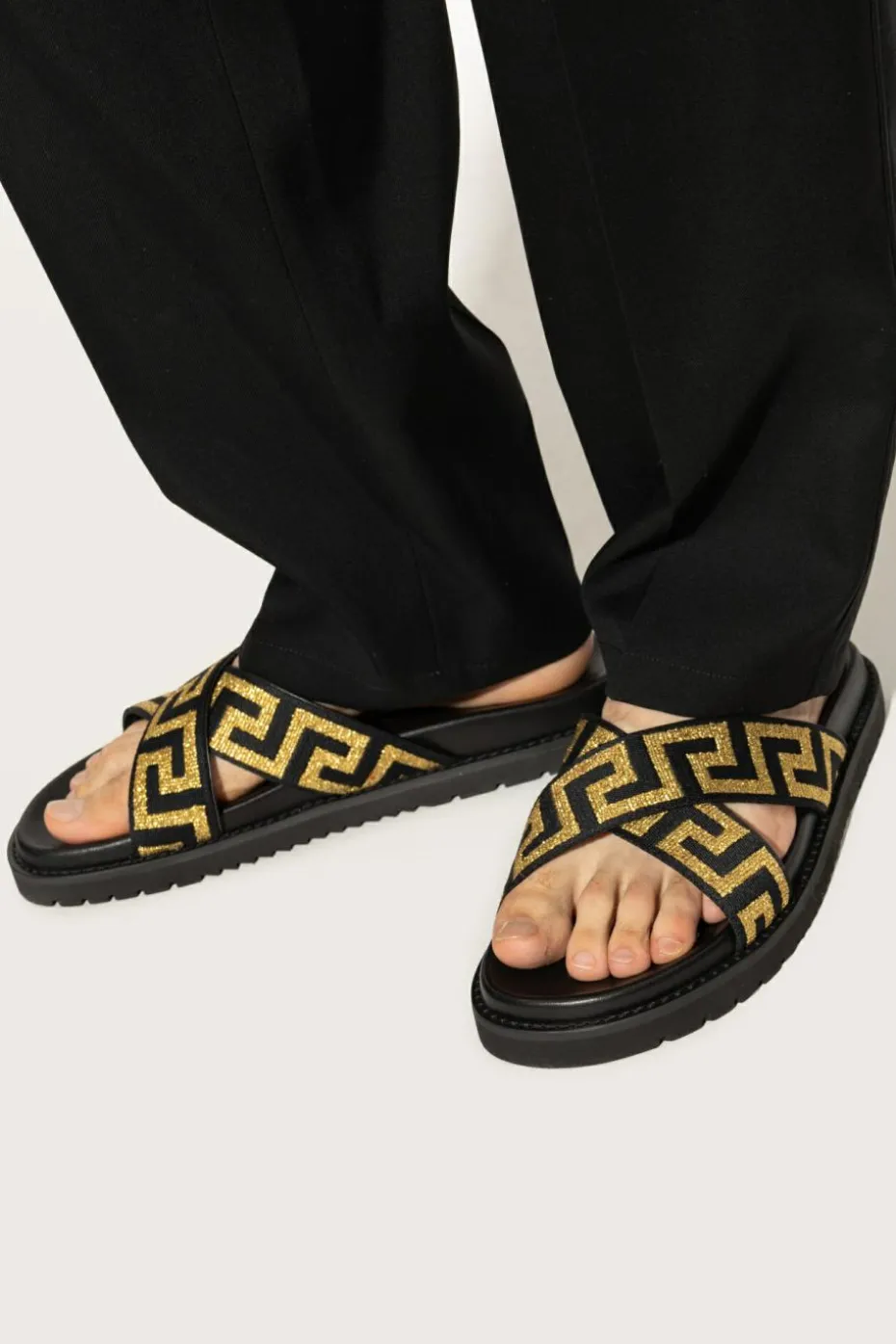 Versace CZARNY Klapki z logo