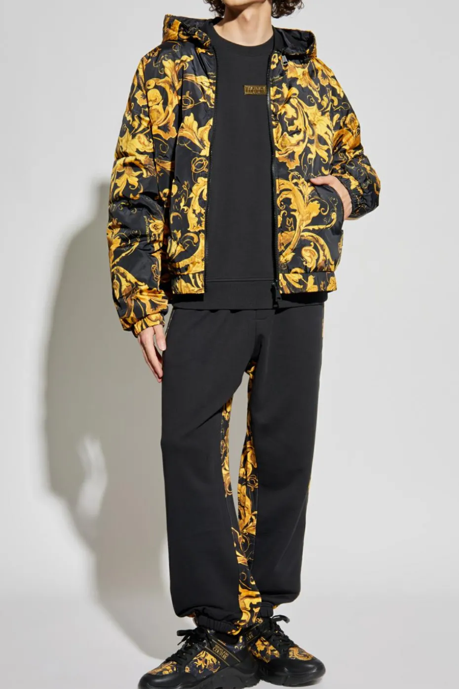 Versace Jeans Couture CZARNY Spodnie dresowe z nadrukiem `Barocco`