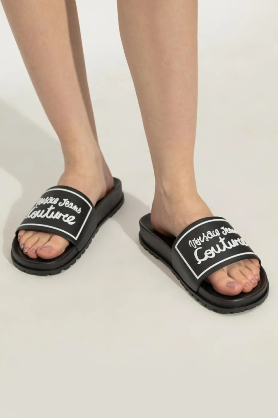 Versace Jeans Couture CZARNY Gumowe klapki z logo
